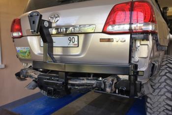 93 329 р. Калитка РИФ с фаркопом в штатный бампер Toyota Land Cruiser 200 2008-2015 под нештатное колесо, с подсветкой номера РИФ rif200-80000  с доставкой в г. Пермь. Увеличить фотографию 3