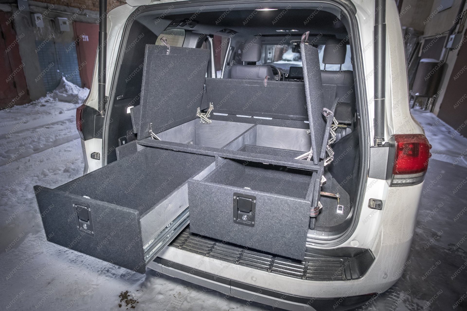 34 999 р. Органайзер в багажник для Toyota Land Cruiser 300 (2 выдв.ящика+клав.замки+спальник) РФ 300-004  с доставкой в г. Пермь