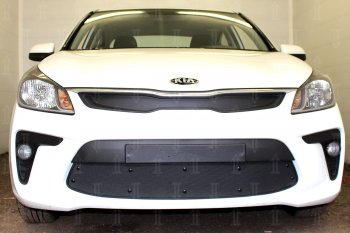 Защитная сетка в бампер (верх, заглушка без сот) Alfeco Стандарт KIA Rio 4 FB дорестайлинг седан (2016-2020) (Чёрная)