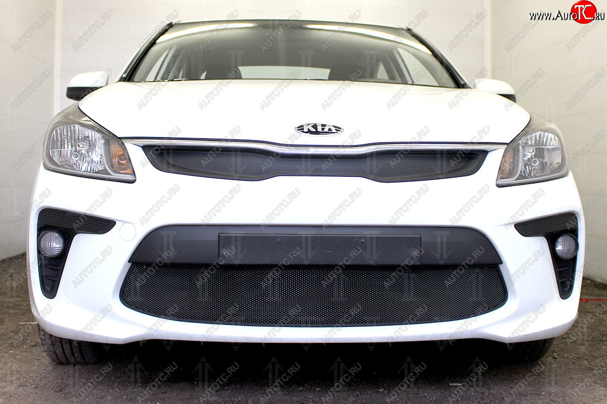 3 149 р. Защитная сетка в бампер (низ, ячейка 3х7 мм) Alfeco Стандарт KIA Rio 4 FB дорестайлинг седан (2016-2020) (Чёрная)  с доставкой в г. Пермь