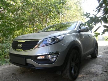 3 169 р. Защитная сетка в бампер (верх, ячейка 3х7 мм) Alfeco Стандарт  KIA Sportage  3 SL (2010-2014) дорестайлинг (Чёрная)  с доставкой в г. Пермь. Увеличить фотографию 3