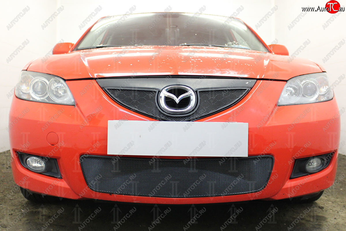 3 149 р. Защитная сетка в бампер (верх, ячейка 3х7 мм) Alfeco Стандарт  Mazda 3/Axela  BK (2006-2009) рестайлинг седан (Чёрная)  с доставкой в г. Пермь