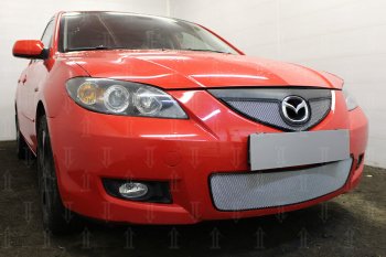 3 149 р. Защитная сетка в бампер (низ, ячейка 3х7 мм) Alfeco Стандарт  Mazda 3/Axela  BK (2006-2009) рестайлинг седан (Хром)  с доставкой в г. Пермь. Увеличить фотографию 3