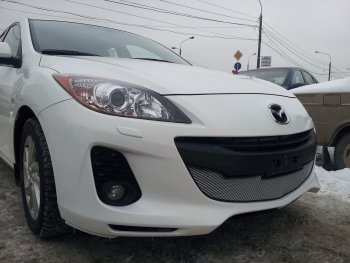 3 599 р. Защитная сетка в бампер (низ, ячейка 3х7 мм) Alfeco Стандарт  Mazda 3/Axela  BL (2011-2013) рестайлинг седан, рестайлинг, хэтчбэк (Хром)  с доставкой в г. Пермь. Увеличить фотографию 3