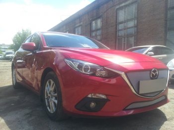 3 079 р. Защитная сетка в бампер (низ, ячейка 3х7 мм) Alfeco Стандарт Mazda 3/Axela BM дорестайлинг седан (2013-2016) (Хром)  с доставкой в г. Пермь. Увеличить фотографию 3