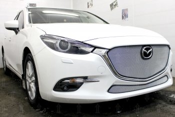 4 549 р. Защитная сетка в бампер (верх, ячейка 3х7 мм, без рамки под номер) Alfeco Стандарт Mazda 3/Axela BM рестайлинг седан (2016-2019) (Хром)  с доставкой в г. Пермь. Увеличить фотографию 2