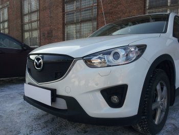 3 999 р. Защитная сетка в бампер (верх, с парктроником, ячейка 3х7 мм) Alfeco Стандарт Mazda CX-5 KE дорестайлинг (2011-2014) (Чёрная)  с доставкой в г. Пермь. Увеличить фотографию 2
