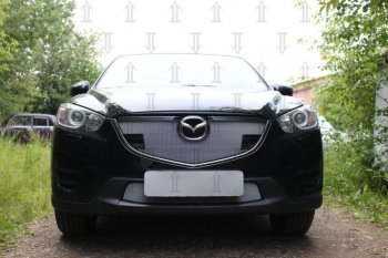 3 999 р. Защитная сетка в бампер (верх, с парктроником, ячейка 3х7 мм) Alfeco Стандарт Mazda CX-5 KE рестайлинг (2015-2017) (Чёрная)  с доставкой в г. Пермь. Увеличить фотографию 3