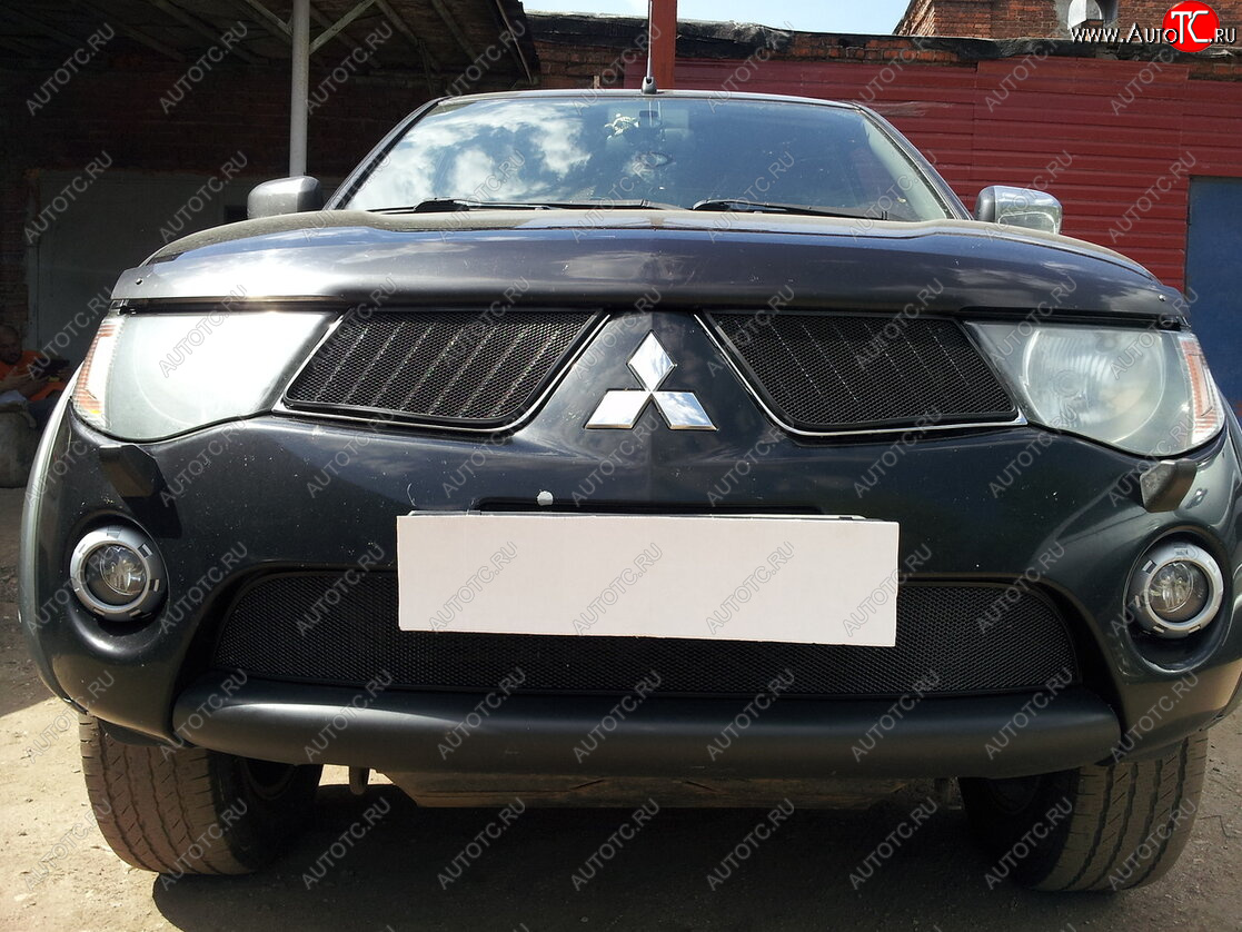 3 169 р. Защитная сетка в бампер (низ, ячейка 3х7 мм) Alfeco Стандарт Mitsubishi L200 4  дорестайлинг (2006-2014) (Чёрная)  с доставкой в г. Пермь