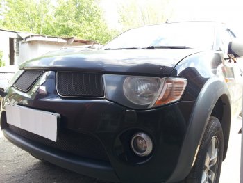 3 169 р. Защитная сетка в бампер (низ, ячейка 3х7 мм) Alfeco Стандарт Mitsubishi L200 4  дорестайлинг (2006-2014) (Чёрная)  с доставкой в г. Пермь. Увеличить фотографию 2