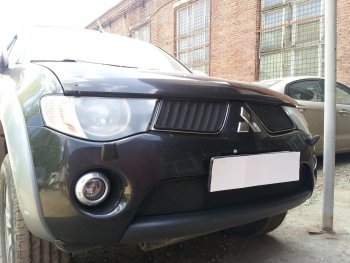 3 169 р. Защитная сетка в бампер (низ, ячейка 3х7 мм) Alfeco Стандарт Mitsubishi L200 4  дорестайлинг (2006-2014) (Чёрная)  с доставкой в г. Пермь. Увеличить фотографию 3