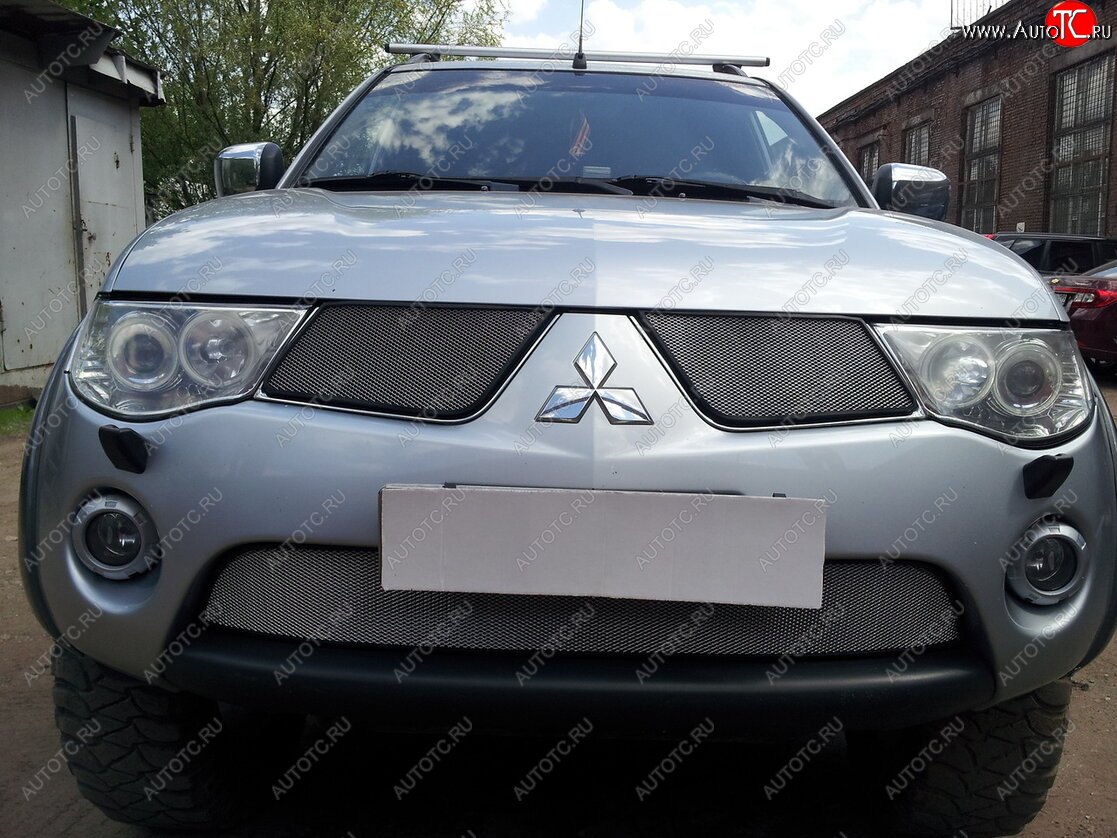 3 299 р. Защитная сетка в бампер (низ, ячейка 3х7 мм) Alfeco Стандарт Mitsubishi L200 4  дорестайлинг (2006-2014) (Хром)  с доставкой в г. Пермь