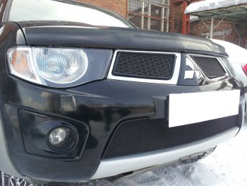 3 169 р. Защитная сетка в бампер (низ, ячейка 3х7 мм) Alfeco Стандарт Mitsubishi Pajero Sport PB дорестайлинг (2008-2013) (Чёрная)  с доставкой в г. Пермь. Увеличить фотографию 3