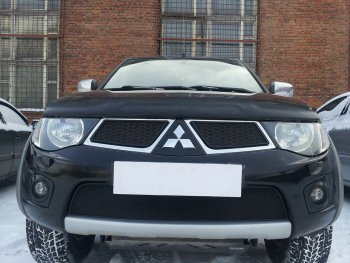 Защитная сетка в бампер (низ, ячейка 3х7 мм) Alfeco Стандарт Mitsubishi Pajero Sport PB дорестайлинг (2008-2013) (Чёрная)