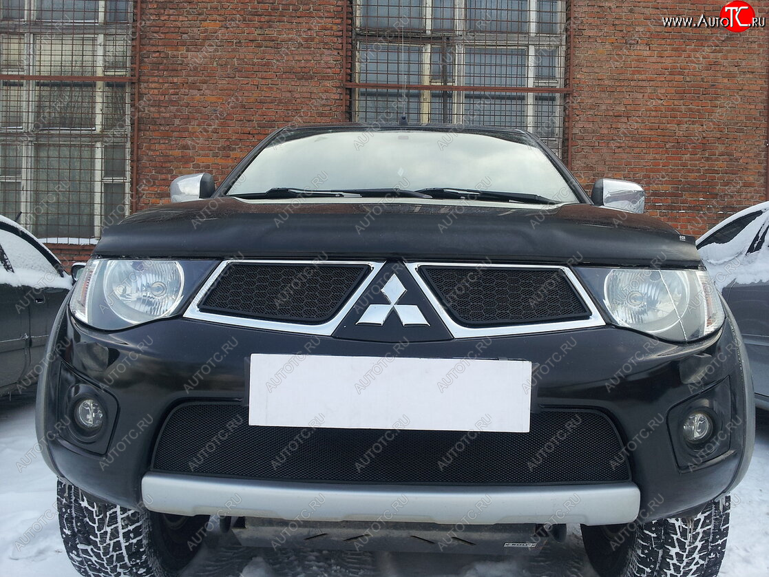 3 169 р. Защитная сетка в бампер (низ, ячейка 3х7 мм) Alfeco Стандарт Mitsubishi Pajero Sport PB дорестайлинг (2008-2013) (Чёрная)  с доставкой в г. Пермь