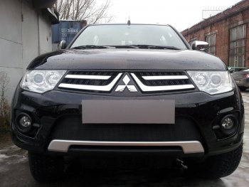 3 089 р. Защитная сетка в бампер (низ, ячейка 3х7 мм) Alfeco Стандарт Mitsubishi L200 4  рестайлинг (2013-2016) (Чёрная)  с доставкой в г. Пермь. Увеличить фотографию 4