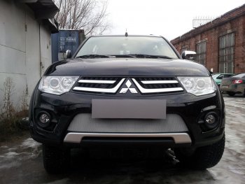 3 199 р. Защитная сетка в бампер (низ, ячейка 3х7 мм) Alfeco Стандарт Mitsubishi L200 4  рестайлинг (2013-2016) (Хром)  с доставкой в г. Пермь. Увеличить фотографию 2