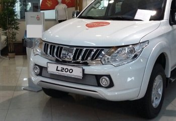 3 149 р. Защитная сетка в бампер (низ, ячейка 3х7 мм) Alfeco Стандарт Mitsubishi L200 5 KK,KL дорестайлинг (2015-2019) (Хром)  с доставкой в г. Пермь. Увеличить фотографию 2