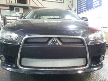 5 999 р. Защитная сетка в бампер (3 части, ячейка 3х7 мм) Alfeco Стандарт Mitsubishi Lancer 10 CY седан рестайлинг (2011-2017) (Хром)  с доставкой в г. Пермь. Увеличить фотографию 2