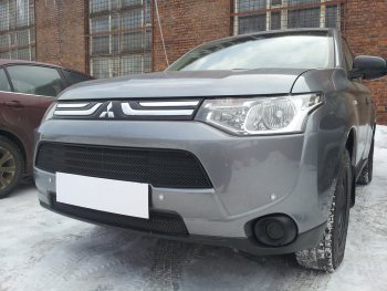 5 999 р. Защитная сетка в бампер (2 части, ячейка 3х7 мм) Alfeco Стандарт Mitsubishi Outlander GF дорестайлинг (2012-2014) (Чёрная)  с доставкой в г. Пермь. Увеличить фотографию 2