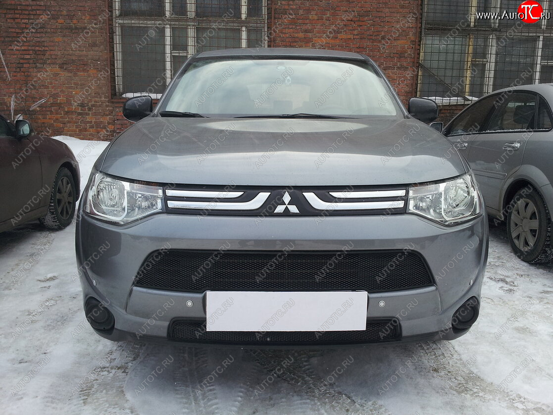 5 999 р. Защитная сетка в бампер (2 части, ячейка 3х7 мм) Alfeco Стандарт Mitsubishi Outlander GF дорестайлинг (2012-2014) (Чёрная)  с доставкой в г. Пермь