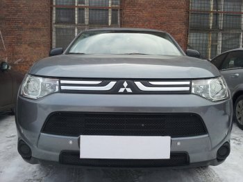 5 999 р. Защитная сетка в бампер (2 части, ячейка 3х7 мм) Alfeco Стандарт Mitsubishi Outlander GF дорестайлинг (2012-2014) (Чёрная)  с доставкой в г. Пермь. Увеличить фотографию 3