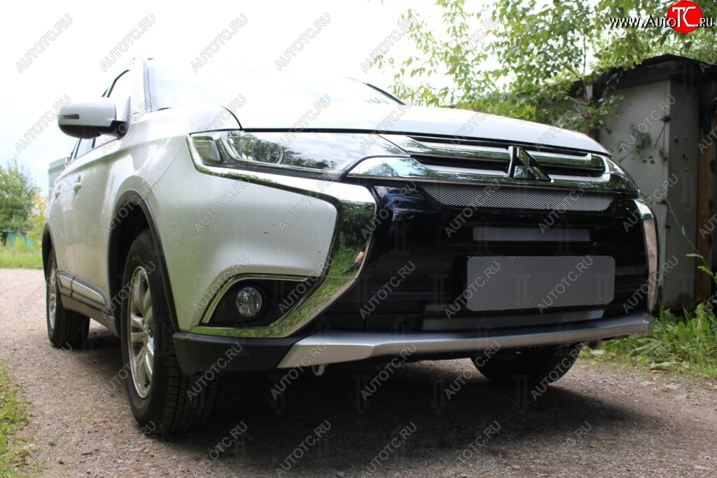 7 599 р. Защитная сетка в бампер (4 части, ячейка 3х7 мм) Alfeco Стандарт Mitsubishi Outlander GF 2-ой рестайлинг (2015-2018) (Хром)  с доставкой в г. Пермь