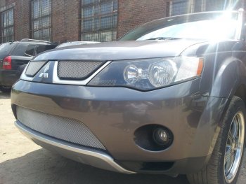 3 299 р. Защитная сетка в бампер (низ, ячейка 3х7 мм) Alfeco Стандарт Mitsubishi Outlander XL (CW)  дорестайлинг (2005-2009) (Хром)  с доставкой в г. Пермь. Увеличить фотографию 3