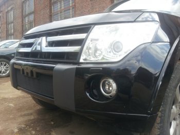 3 169 р. Защитная сетка в бампер (низ, ячейка 3х7 мм) Стрелка11 Стандарт Mitsubishi Pajero 4 V90 дорестайлинг (2006-2011) (Чёрная)  с доставкой в г. Пермь. Увеличить фотографию 3