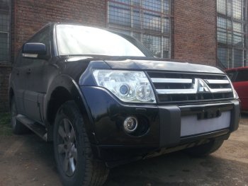 3 299 р. Защитная сетка в бампер (низ, ячейка 3х7 мм) Стрелка11 Стандарт Mitsubishi Pajero 4 V90 дорестайлинг (2006-2011) (Хром)  с доставкой в г. Пермь. Увеличить фотографию 3