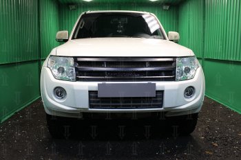 Защитная сетка в бампер (низ, ячейка 3х7 мм) Стрелка11 Стандарт Mitsubishi Pajero ( 4 V90,  4 V80) (2011-2015) 1-ый рестайлинг, 3 дв. 1-ый рестайлинг (Чёрная)