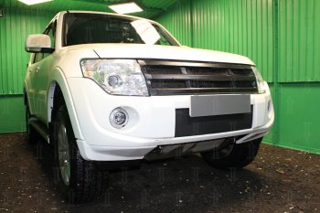 3 169 р. Защитная сетка в бампер (низ, ячейка 3х7 мм) Стрелка11 Стандарт  Mitsubishi Pajero ( 4 V90,  4 V80) (2011-2015) 1-ый рестайлинг, 3 дв. 1-ый рестайлинг (Чёрная)  с доставкой в г. Пермь. Увеличить фотографию 3