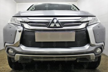Защитная сетка в бампер (низ, ячейка 3х7 мм) Стрелка11 Стандарт Mitsubishi Pajero Sport QE дорестайлинг (2015-2021) (Чёрная)
