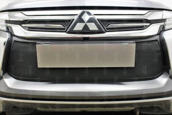 4 299 р. Защитная сетка в бампер (низ, ячейка 3х7 мм) Стрелка11 Стандарт Mitsubishi Pajero Sport QE дорестайлинг (2015-2021) (Чёрная)  с доставкой в г. Пермь. Увеличить фотографию 3