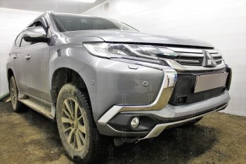 4 649 р. Защитная сетка в бампер (низ, с парктроником, ячейка 3х7 мм) Стрелка11 Стандарт Mitsubishi Pajero Sport QE дорестайлинг (2015-2021) (Чёрная)  с доставкой в г. Пермь. Увеличить фотографию 4