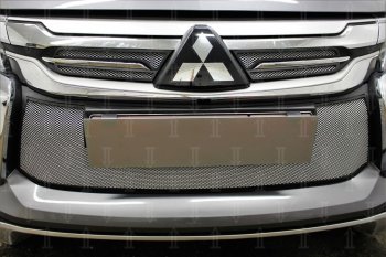 4 499 р. Защитная сетка в бампер (низ, ячейка 3х7 мм) Стрелка11 Стандарт Mitsubishi Pajero Sport QE дорестайлинг (2015-2021) (Хром)  с доставкой в г. Пермь. Увеличить фотографию 2