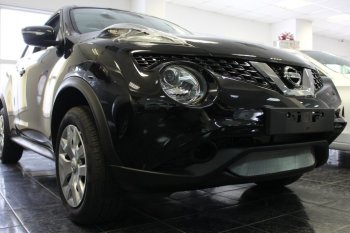 3 179 р. Защитная сетка в бампер (низ, ячейка 3х7 мм) Стрелка11 Стандарт  Nissan Juke  1 YF15 (2014-2020) рестайлинг (Хром)  с доставкой в г. Пермь. Увеличить фотографию 2