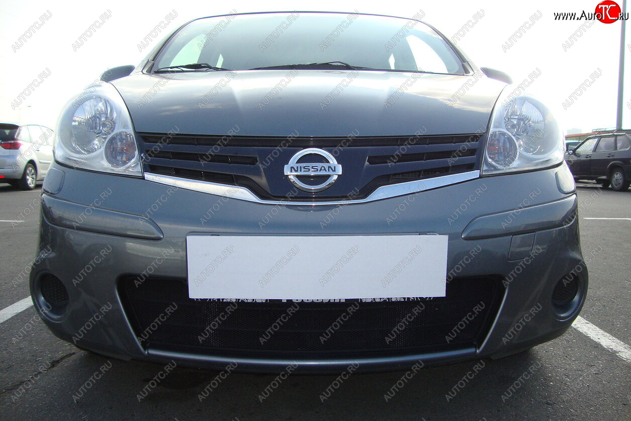 2 999 р. Защитная сетка в бампер (низ, ячейка 3х7 мм) Стрелка11 Стандарт Nissan Note 1 E11 рестайлинг (2008-2013) (Чёрная)  с доставкой в г. Пермь