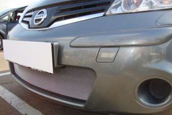 3 179 р. Защитная сетка в бампер (низ, ячейка 3х7 мм) Стрелка11 Стандарт Nissan Note 1 E11 рестайлинг (2008-2013) (Хром)  с доставкой в г. Пермь. Увеличить фотографию 2