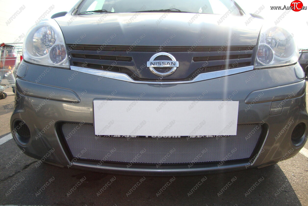 3 179 р. Защитная сетка в бампер (низ, ячейка 3х7 мм) Стрелка11 Стандарт Nissan Note 1 E11 рестайлинг (2008-2013) (Хром)  с доставкой в г. Пермь