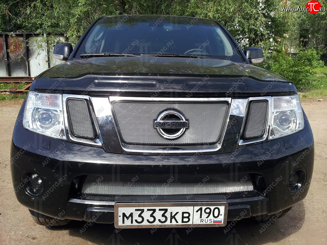 3 079 р. Защитная сетка в бампер (низ, ячейка 3х7 мм) Стрелка11 Стандарт Nissan Navara 2 D40 рестайлинг (2010-2016) (Хром)  с доставкой в г. Пермь