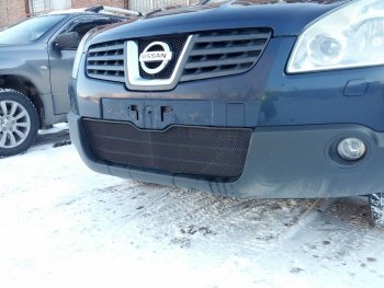 2 999 р. Защитная сетка в бампер (низ, ячейка 3х7 мм) Стрелка11 Стандарт  Nissan Qashqai  1 (2007-2010) дорестайлинг (Чёрная)  с доставкой в г. Пермь. Увеличить фотографию 2