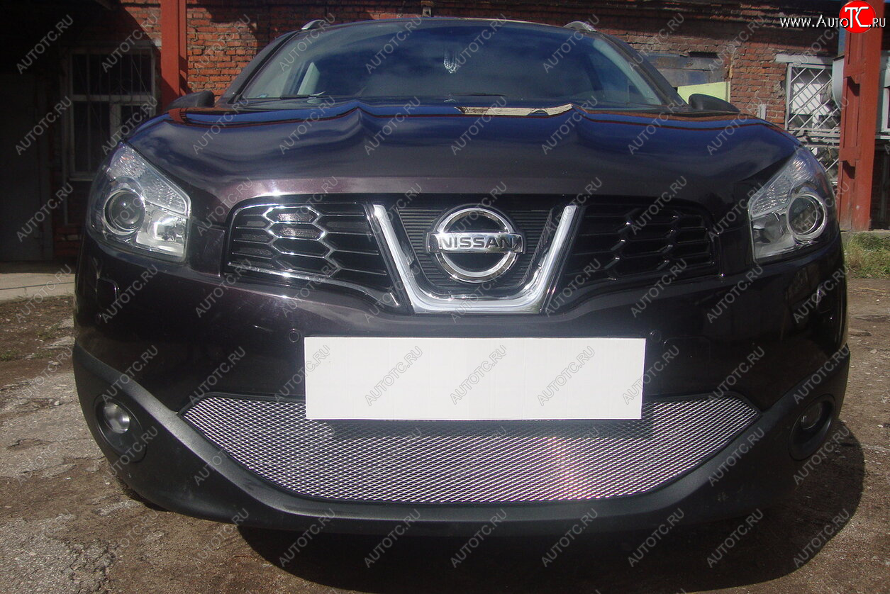 3 599 р. Защитная сетка в бампер (низ, ячейка 3х7 мм) Стрелка11 Стандарт  Nissan Qashqai  1 (2010-2013) J10 рестайлинг (Хром)  с доставкой в г. Пермь