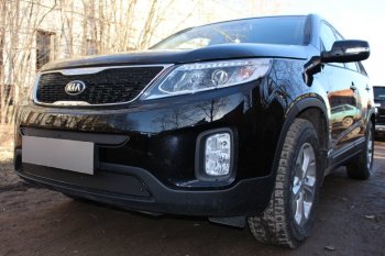 3 899 р. Защитная сетка в бампер (середина, ячейка 4х10 мм) Alfeco Премиум  KIA Sorento  XM (2012-2015) рестайлинг (Чёрная)  с доставкой в г. Пермь. Увеличить фотографию 2
