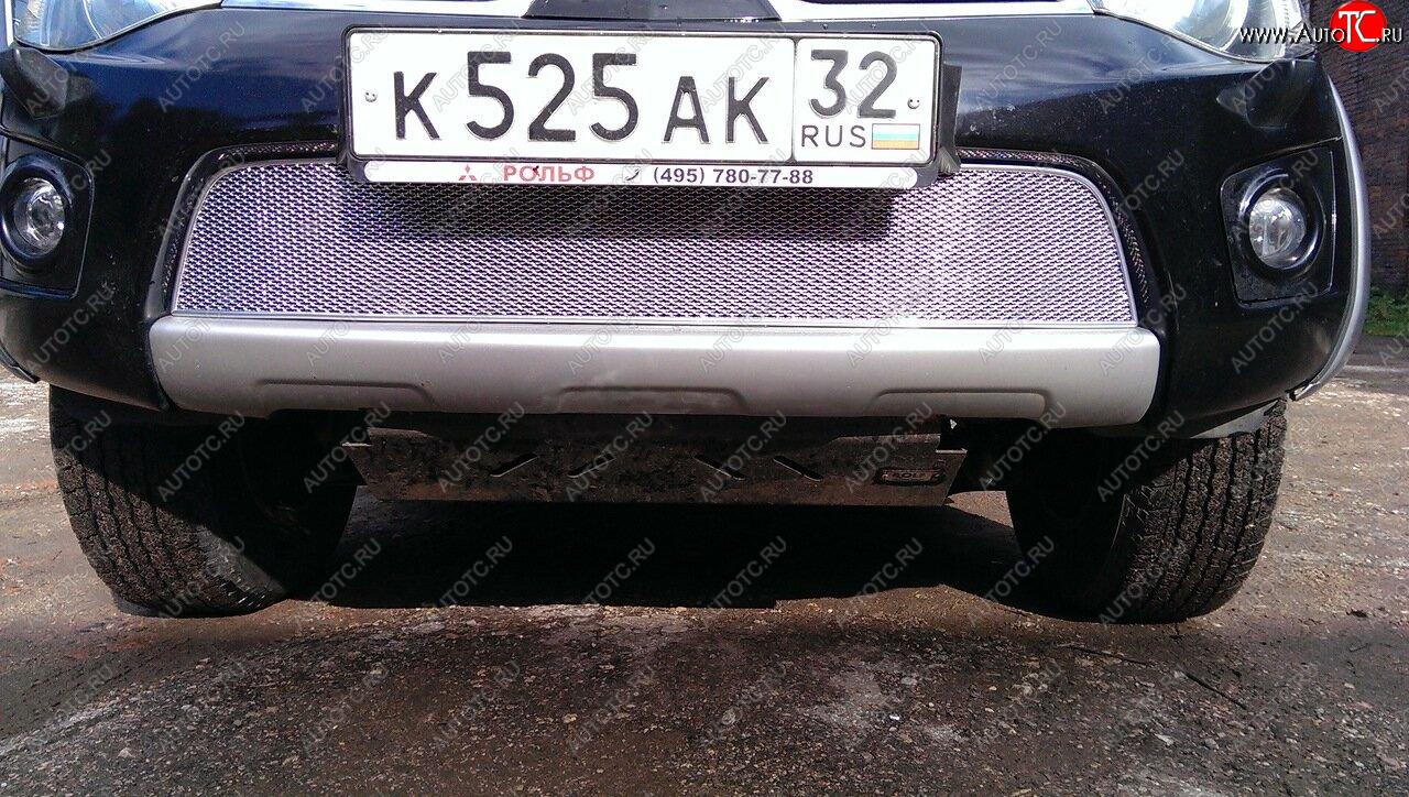 4 199 р. Защитная сетка в бампер (низ, ячейка 4х10 мм) Alfeco Премиум Mitsubishi L200 4  дорестайлинг (2006-2014) (Хром)  с доставкой в г. Пермь