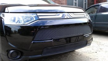 4 299 р. Защитная сетка в бампер (верх, ячейка 3х7 мм) Alfeco Стандарт Mitsubishi Outlander GF дорестайлинг (2012-2014) (Чёрная)  с доставкой в г. Пермь. Увеличить фотографию 3