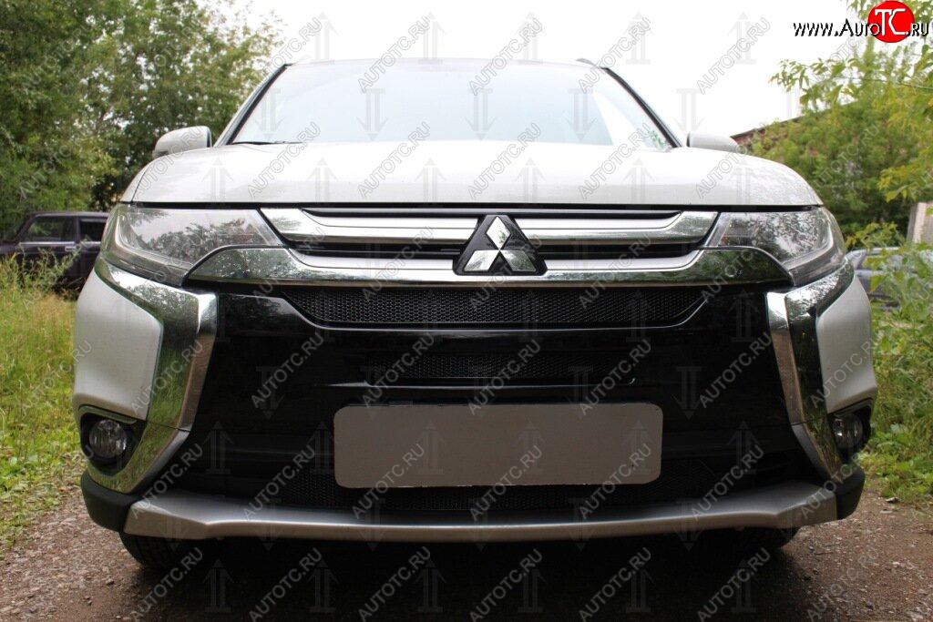8 649 р. Защитная сетка в бампер (3 части, ячейка 4х10 мм) Alfeco Премиум Mitsubishi Outlander GF 2-ой рестайлинг (2015-2018) (Чёрная)  с доставкой в г. Пермь