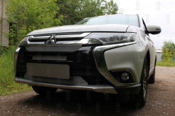 9 199 р. Защитная сетка в бампер (3 части, ячейка 4х10 мм) Alfeco Премиум Mitsubishi Outlander GF 2-ой рестайлинг (2015-2018) (Хром)  с доставкой в г. Пермь. Увеличить фотографию 3