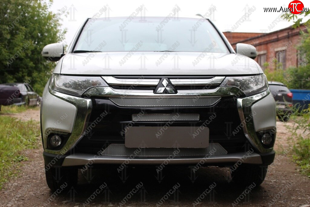 9 199 р. Защитная сетка в бампер (3 части, ячейка 4х10 мм) Alfeco Премиум Mitsubishi Outlander GF 2-ой рестайлинг (2015-2018) (Хром)  с доставкой в г. Пермь