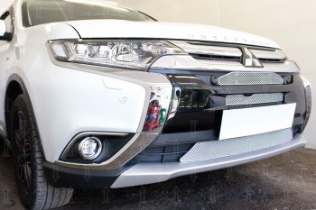 9 199 р. Защитная сетка в бампер (3 части, с парктроником, ячейка 4х10 мм) Alfeco Премиум Mitsubishi Outlander GF 2-ой рестайлинг (2015-2018) (Хром)  с доставкой в г. Пермь. Увеличить фотографию 4